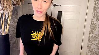 i'm showing a close-up of the juciest pussy, it's my freind's and she's fingering it