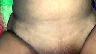 Desi Indian Girlfriend Ko Momos Khila Kar Oyo Room Me Choda Viral Mms Xvideo With Hindi Audio