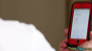 Babe Deceived By Masseur During Handjob Massage