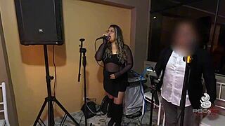 Se Levanta A Una Cantante De Cumbia Y Se La Lleva Directo A Su Cama