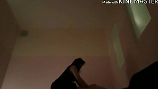 i am getting a relaxing massage from a lady