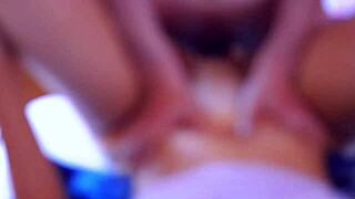 madrastra y compañero de deportes de su hermanastra en casa privada