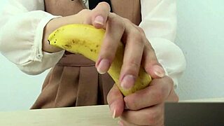 I get turned on by this girl's hand crushing a banana fetish