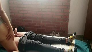 Jovencita Cachonda Me Masturba Y Me Saca La Leche Con Su Boca