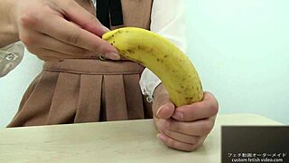 I get turned on by this girl's hand crushing a banana fetish