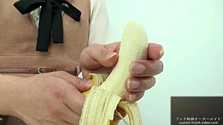 I get turned on by this girl's hand crushing a banana fetish
