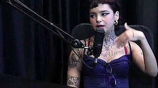 Annie Clementine Poses Sensually Then Admits Street Fucking