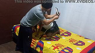 encontre a mi madrastra grabandose eroticamente en mi departamento luego me pidio ayuda para completar el video porno real casero