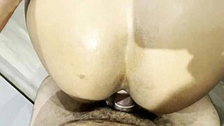 Me Pegou De Surpresa E Ja Veio Sentando Na Minha Rola Com A Bunda Grande