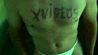 video de verificacion con striptease y ropa rasgada