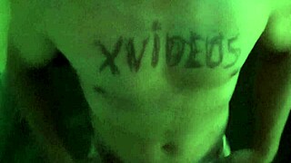 video de verificacion con striptease y ropa rasgada