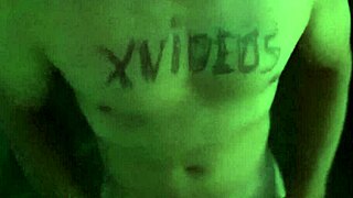 video de verificacion con striptease y ropa rasgada