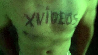 video de verificacion con striptease y ropa rasgada