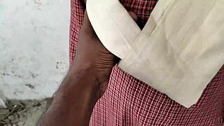 Desi स्कूल गर्ल बॉयफ्रेंड को चोदती है
