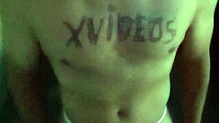 video de verificacion con striptease y ropa rasgada