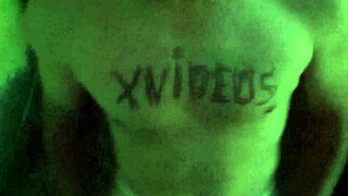 video de verificacion con striptease y ropa rasgada