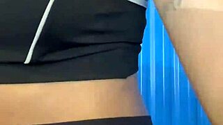 pós treino gostosa no banheiro lotado com creampie e orgasmo intenso