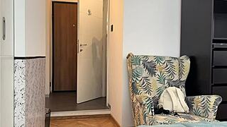 I accidentally dropped the towel in front of the delivery man