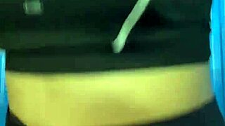 pós treino gostosa no banheiro lotado com creampie e orgasmo intenso