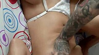 Mi hermanastra graba como follo a su amiga en bent over doggystyle cowgirl riding