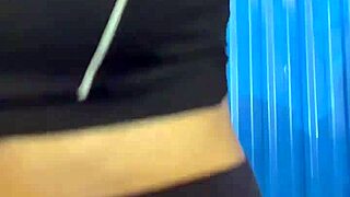pós treino gostosa no banheiro lotado com creampie e orgasmo intenso