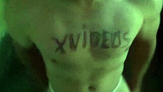 video de verificacion con striptease y ropa rasgada