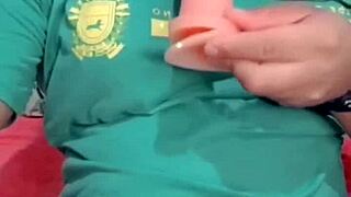 novinha trans brincando com o cuzinho depois da escola