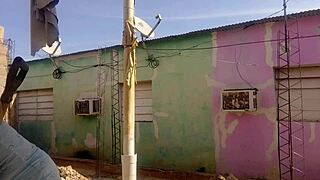 mi vecino no aguanta las ganas de verme mi culo grande con mi vestido corto