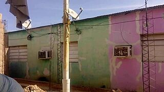 mi vecino no aguanta las ganas de verme mi culo grande con mi vestido corto