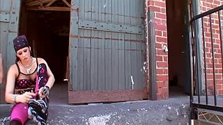 Pretty brunette Latina Samira sucks stiff pole before intense fucking