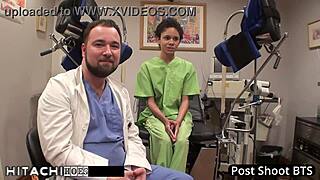 Uusi opiskelija saa pakollisen Hitachi-orgasmin sairaanhoitaja Sandra Chappellelta