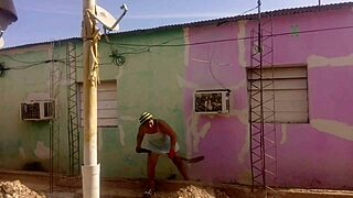 mi vecino no aguanta las ganas de verme mi culo grande con mi vestido corto