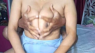 hot indian desi bhabhi big boobs oil massage