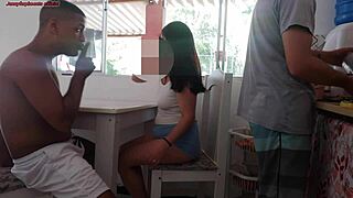 O caf� da manh� na casa de corno � assim enquanto o corno lava a lou�a o amigo fode a esposa