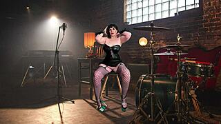 Granny Hardrock Delivers Spectacular Blowjob