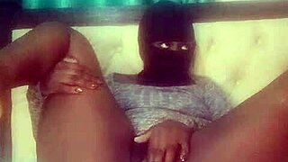 Angela Oxo Shows Off Her Bouncy Booty in Amateur Video