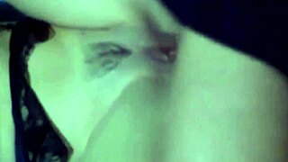 Laurie Sinclair istražuje vintage antike stilove