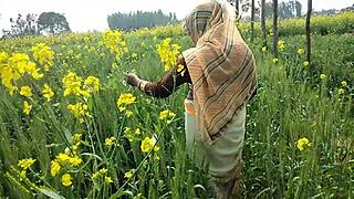 Desi Teen Fucking Outdoors in Hindi