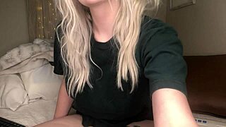 hairy girl touches herself until she cums