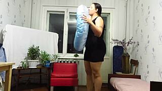 Does this MILF looner blow inflate your beach circle fetish?