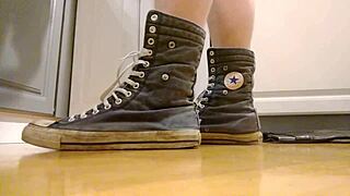 she reaches orgasm while wearing converse sneakers in fat ass masturbation