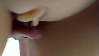 le froto mi pequena verga sobre su coño antes de follarmela bien rico