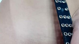 castigándome un poquito con un cinturón