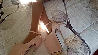 milf with perfect body gives blowjob in mirror, cum in mouth