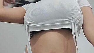 Te gustar�a jugar con mis grandes pechos