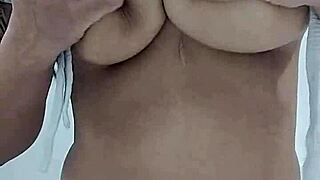 Te gustar�a jugar con mis grandes pechos