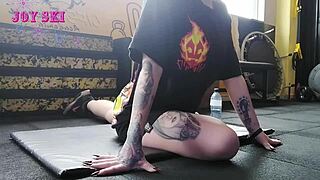 Alternative girl at the gym. What is she doing?