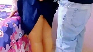 mi hermanastra sedienta pide verga en la escuela después de vacaciones