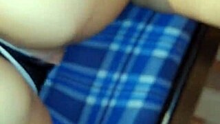 encuentro a mi hermana escribiendo carta para amante y me deja follarla por silencio