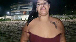 i got this big ass teen flashing her pierced nipples on the beach solo, what a putinha